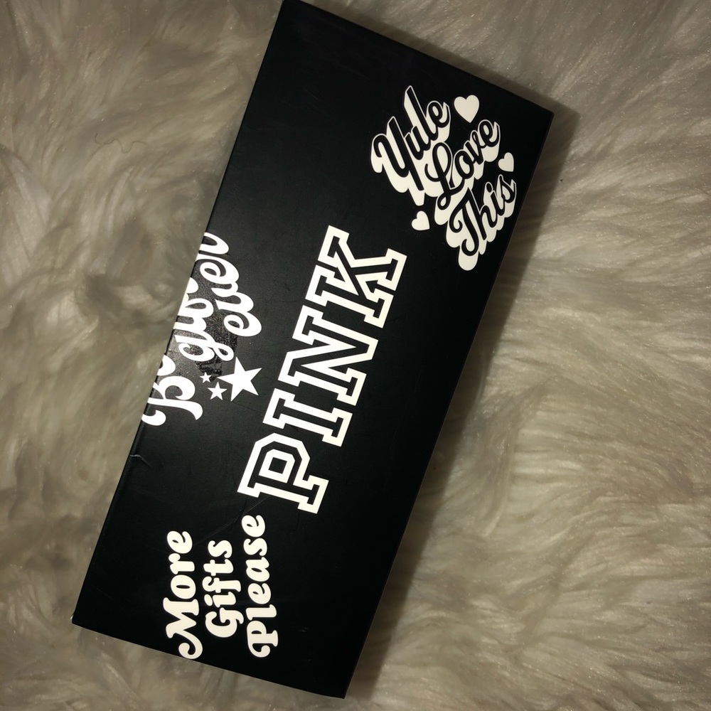 🆚Pink Victoria’s Secret Marshmallow crew sock box